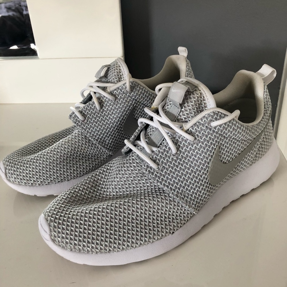 Nike Roshe women’s shoes